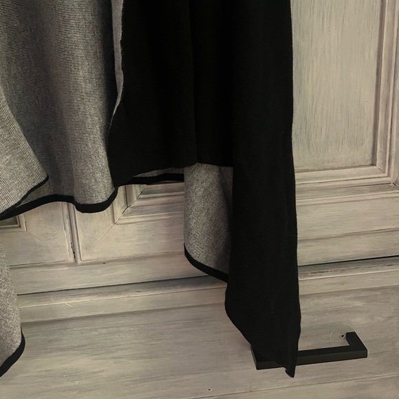 J. McLaughlin Black‎ Flowy Handkerchief Sleeveless Sweater Vest Cardigan - Picture 4 of 6